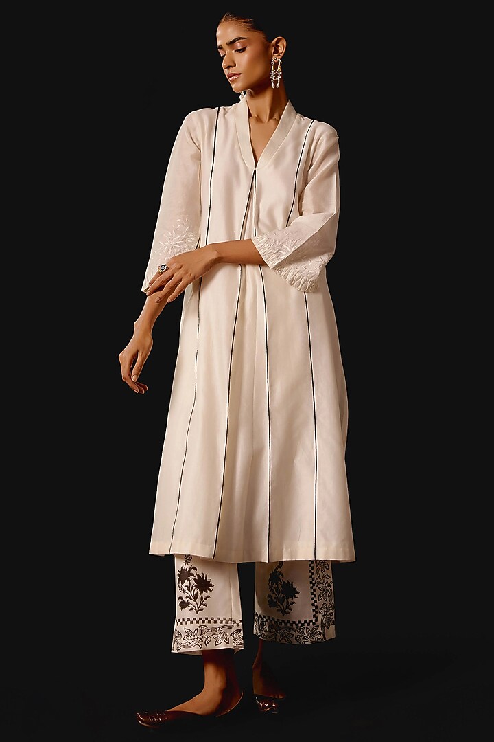 Ivory Silk Chanderi Resham Embroidered Kurta Set by Devnaagri at Pernia's Pop Up Shop