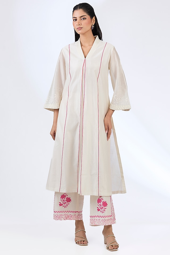 Ivory & Fuchsia Pink Silk Chanderi Resham Embroidered Kurta Set by Devnaagri at Pernia's Pop Up Shop