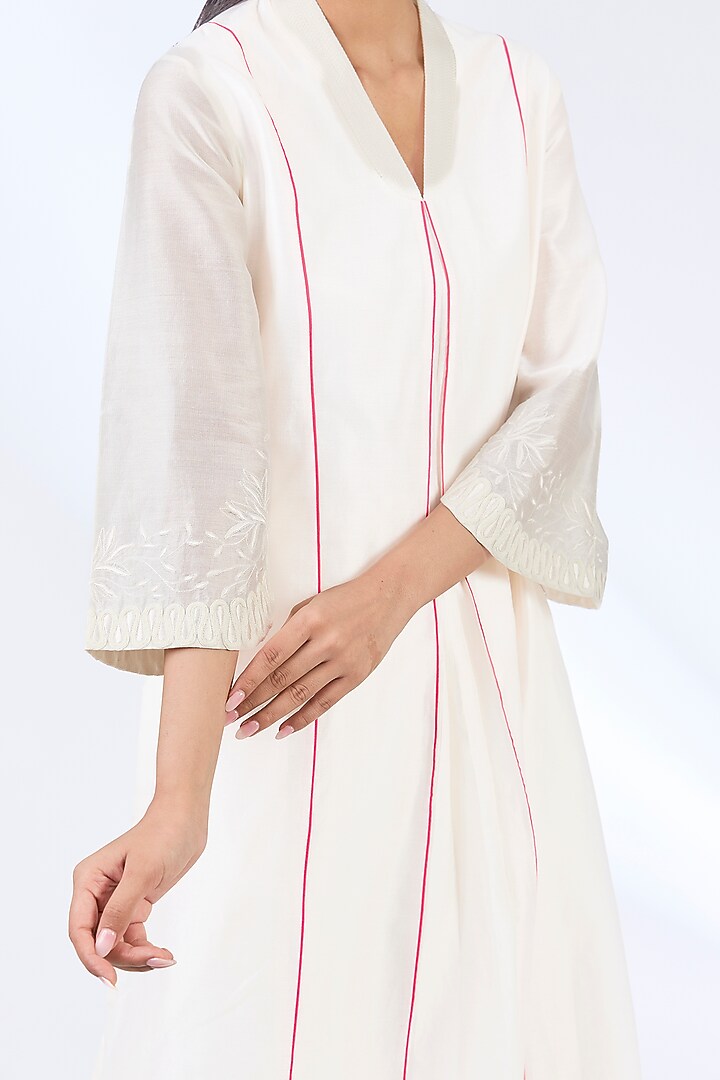 Ivory & Fuchsia Pink Silk Chanderi Resham Embroidered Kurta Set by Devnaagri at Pernia's Pop Up Shop