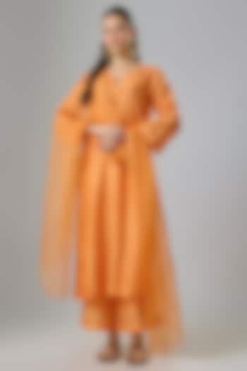 Orange Silk Chanderi Resham Embroidered Kurta Set by Devnaagri at Pernia's Pop Up Shop