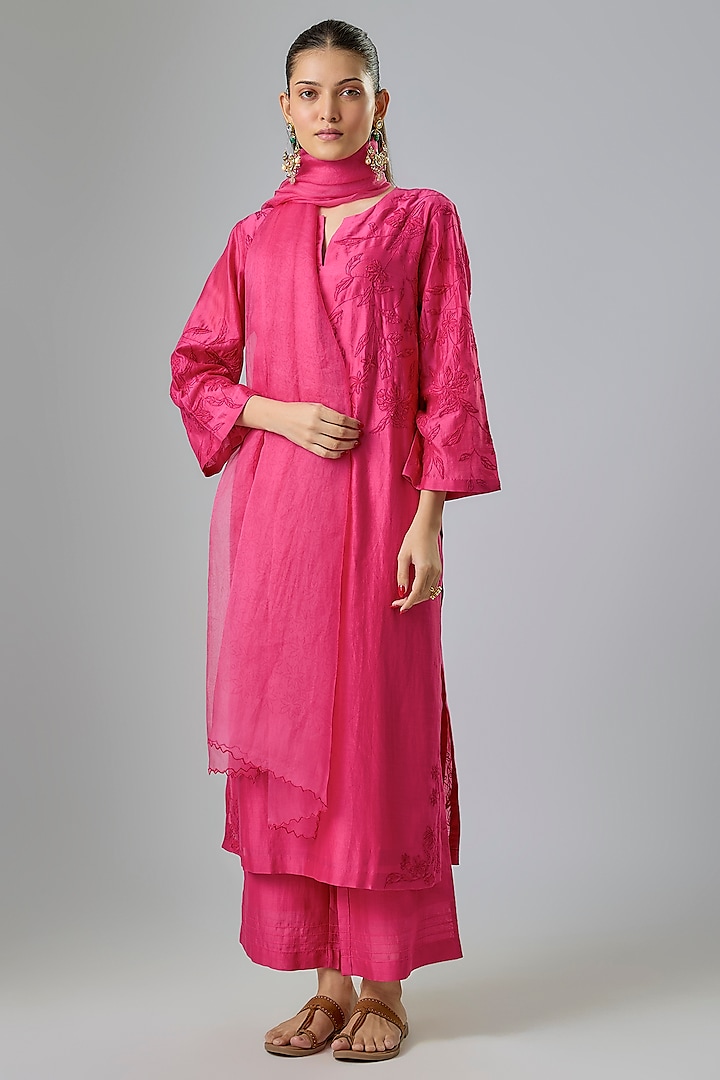 Fuchsia Pink Silk Chanderi Resham Embroidered Kurta Set by Devnaagri at Pernia's Pop Up Shop