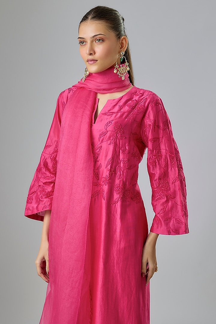 Fuchsia Pink Silk Chanderi Resham Embroidered Kurta Set by Devnaagri at Pernia's Pop Up Shop