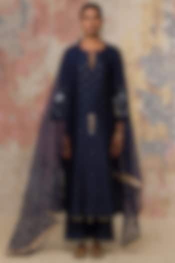 Navy Blue Hand Embroidered Kurta Set by Devnaagri at Pernia's Pop Up Shop