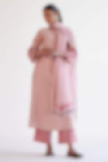 Blush Pink Silk Chanderi Embroidered Kurta Set by Devnaagri at Pernia's Pop Up Shop
