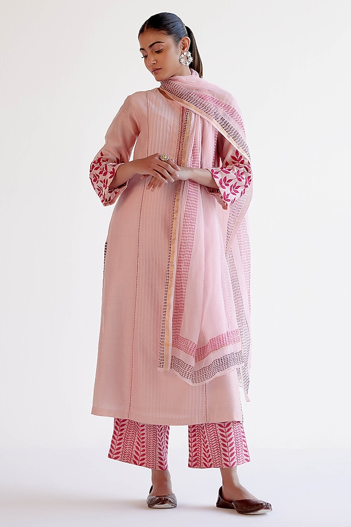 Blush Pink Silk Chanderi Embroidered Kurta Set by Devnaagri at Pernia's Pop Up Shop
