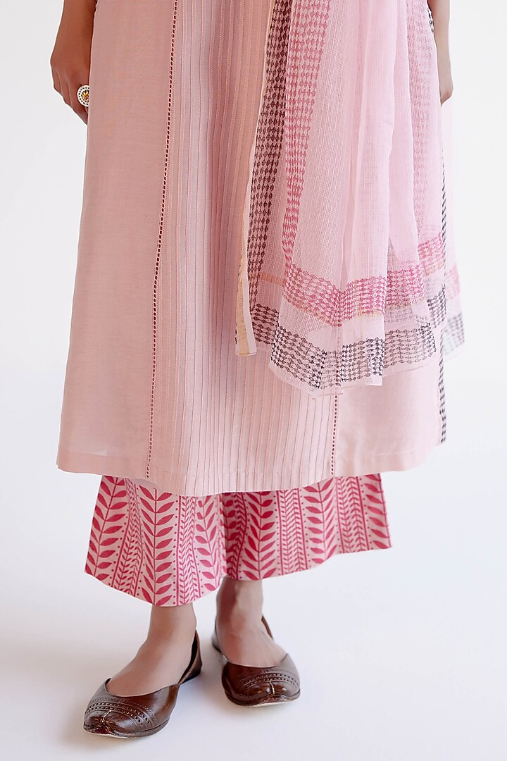 Blush Pink Silk Chanderi Embroidered Kurta Set by Devnaagri at Pernia's Pop Up Shop