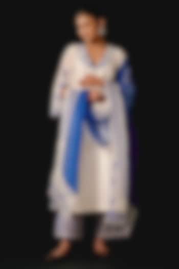 Ivory Silk Chanderi Cutwork Embroidered Kurta Set by Devnaagri at Pernia's Pop Up Shop