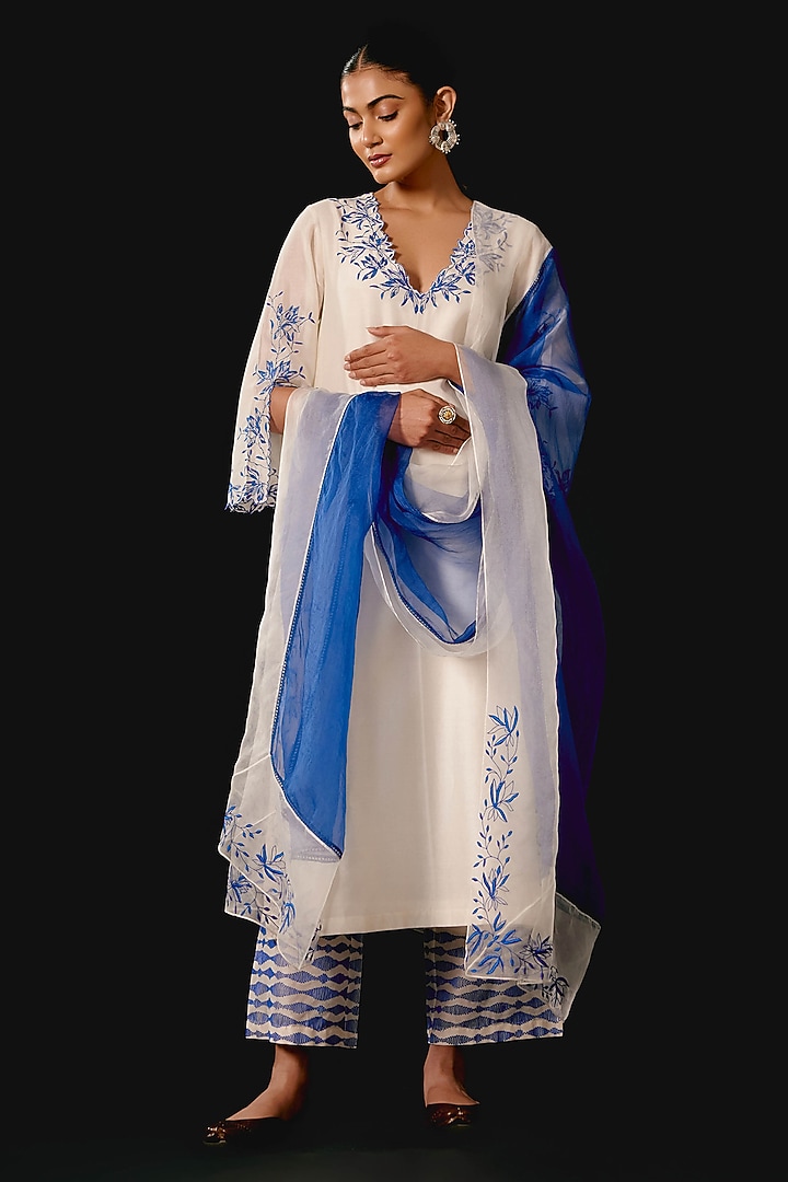 Ivory Silk Chanderi Cutwork Embroidered Kurta Set by Devnaagri at Pernia's Pop Up Shop