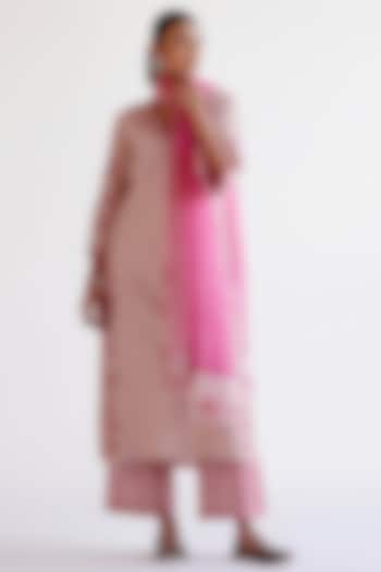 Blush Pink Silk Chanderi Cutwork Embroidered Kurta Set by Devnaagri at Pernia's Pop Up Shop