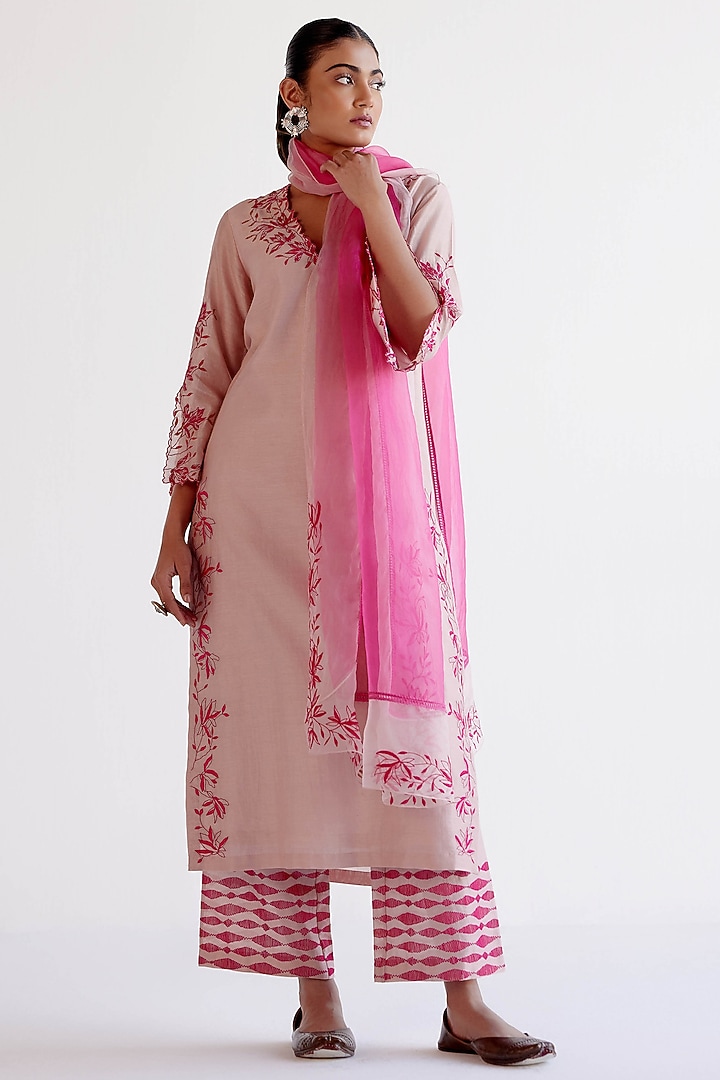 Blush Pink Silk Chanderi Cutwork Embroidered Kurta Set by Devnaagri at Pernia's Pop Up Shop