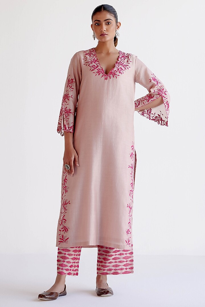 Blush Pink Silk Chanderi Cutwork Embroidered Kurta Set by Devnaagri at Pernia's Pop Up Shop