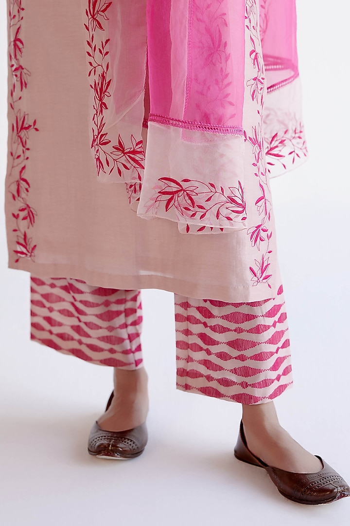 Blush Pink Silk Chanderi Cutwork Embroidered Kurta Set by Devnaagri at Pernia's Pop Up Shop
