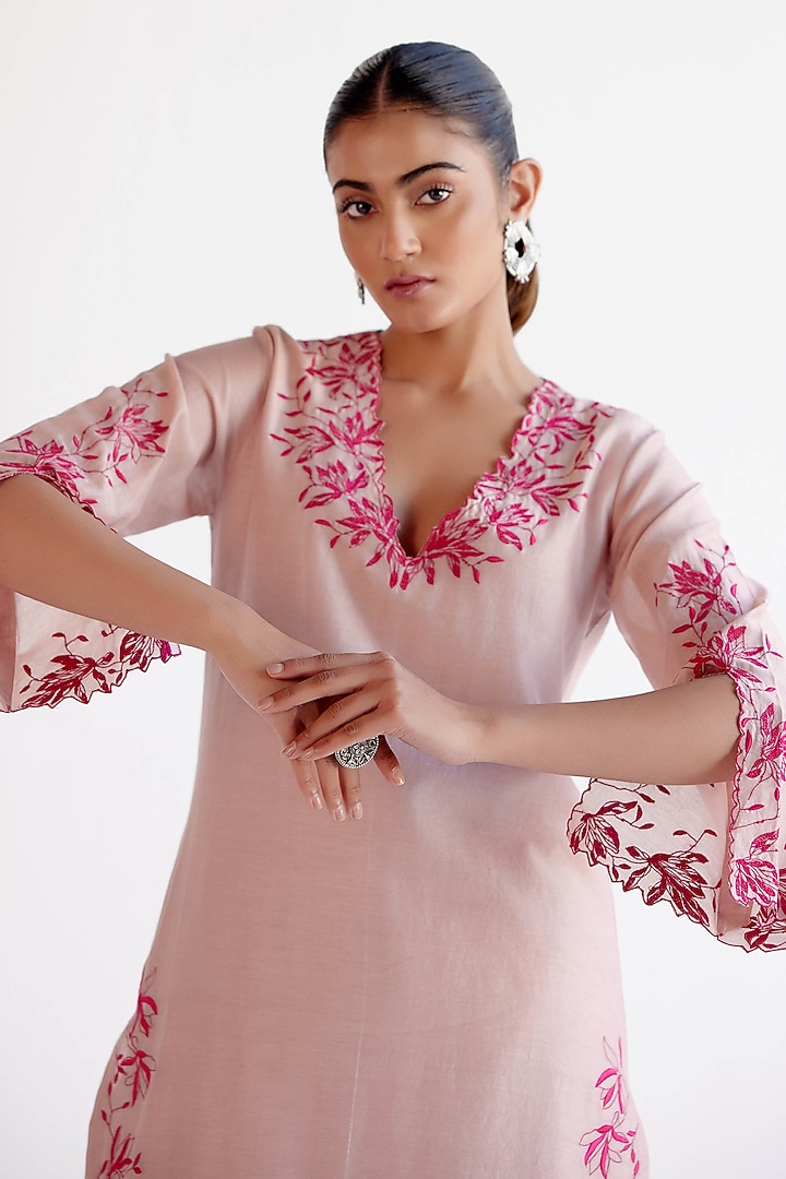 Blush Pink Silk Chanderi Cutwork Embroidered Kurta Set by Devnaagri at Pernia's Pop Up Shop