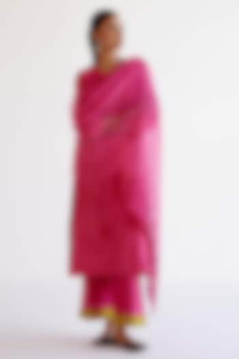 Fuchsia Pink Silk Chanderi Resham Embroidered Kurta Set by Devnaagri at Pernia's Pop Up Shop