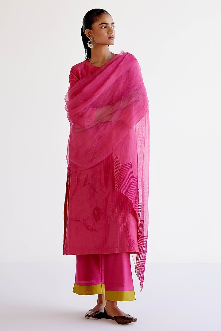 Fuchsia Pink Silk Chanderi Resham Embroidered Kurta Set by Devnaagri at Pernia's Pop Up Shop