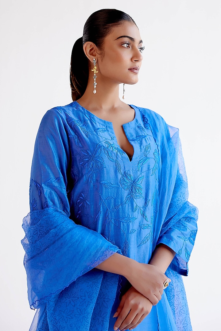 Blue Silk Chanderi Resham Embroidered Kurta Set by Devnaagri at Pernia's Pop Up Shop