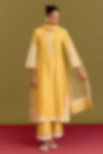 Yellow Silk Chanderi Dori Embroidered Kurta Set by Devnaagri at Pernia's Pop Up Shop