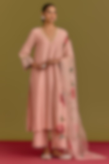 Pink Silk Chanderi Dori Embroidered Kurta Set by Devnaagri at Pernia's Pop Up Shop