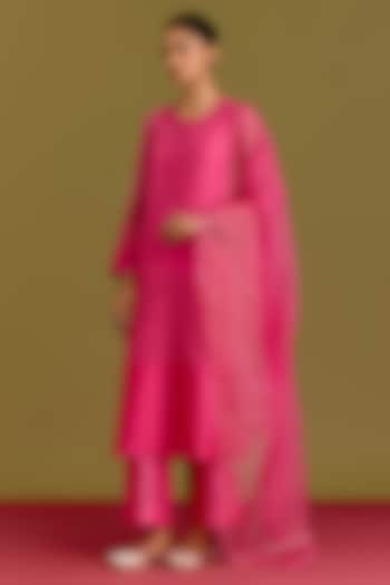 Fuchsia Silk Chanderi Dori Embroidered Kurta Set by Devnaagri at Pernia's Pop Up Shop