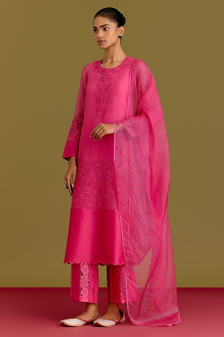 Fuchsia Silk Chanderi Dori Embroidered Kurta Set by Devnaagri at Pernia's Pop Up Shop