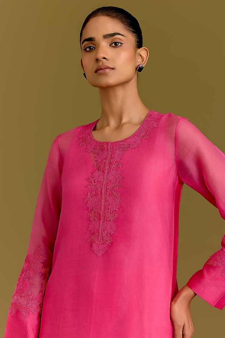 Fuchsia Silk Chanderi Dori Embroidered Kurta Set by Devnaagri at Pernia's Pop Up Shop