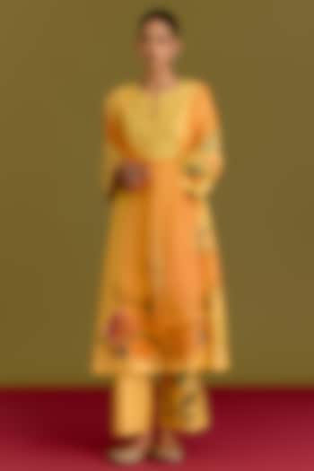 Yellow Silk Chanderi Hand Painted Kurta Set by Devnaagri at Pernia's Pop Up Shop