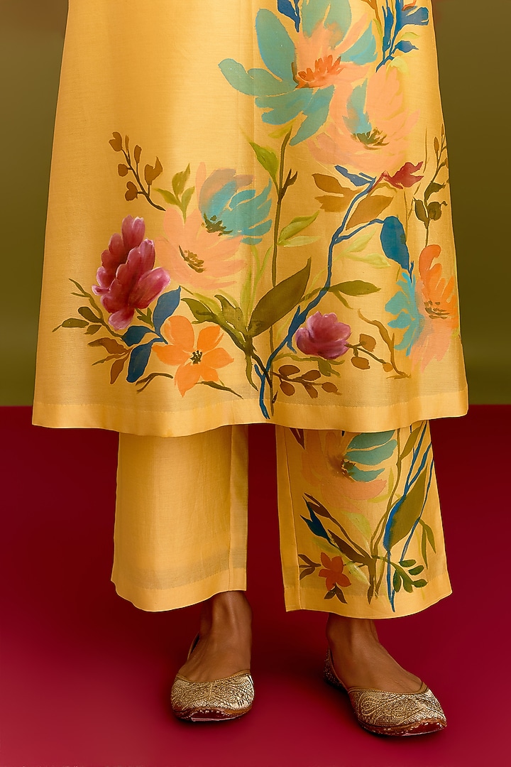 Yellow Silk Chanderi Hand Painted Kurta Set by Devnaagri at Pernia's Pop Up Shop