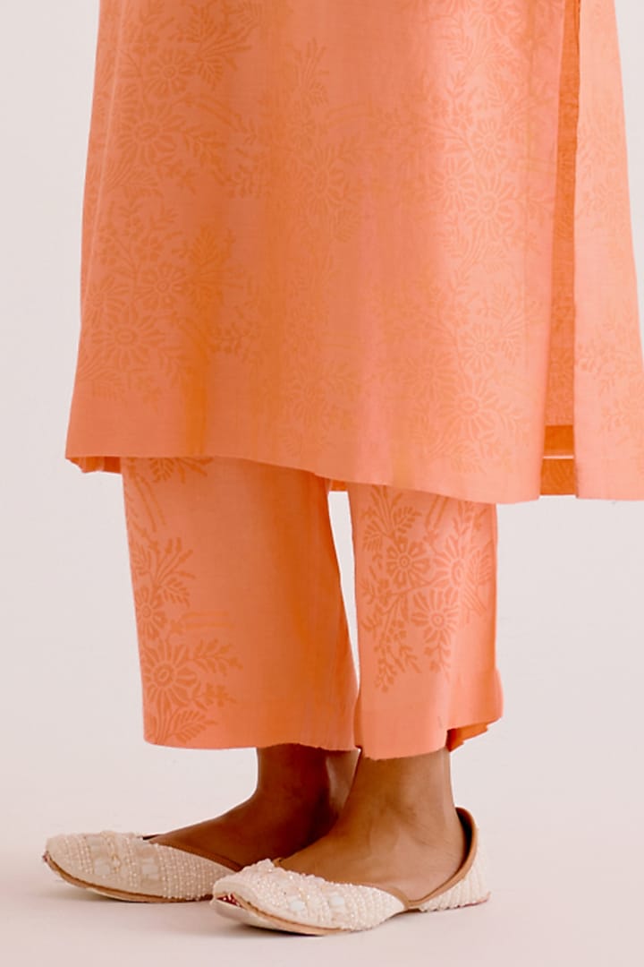 Soft Peach Silk Chanderi Dori Embroidered & Printed Kurta Set by Devnaagri at Pernia's Pop Up Shop