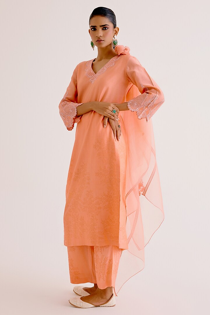 Soft Peach Silk Chanderi Dori Embroidered & Printed Kurta Set by Devnaagri at Pernia's Pop Up Shop