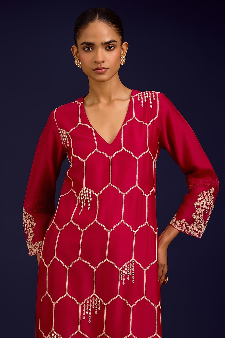 Fuchsia Pink Silk Chanderi Mirror Embroidered Kurta Set by Devnaagri at Pernia's Pop Up Shop