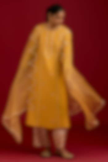 Mustard Silk Chanderi Mirror Embroidered Kurta Set by Devnaagri at Pernia's Pop Up Shop