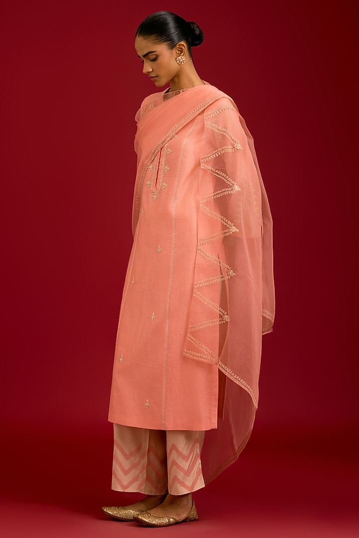 Pink Silk Chanderi Mirror Embroidered Kurta Set by Devnaagri at Pernia's Pop Up Shop