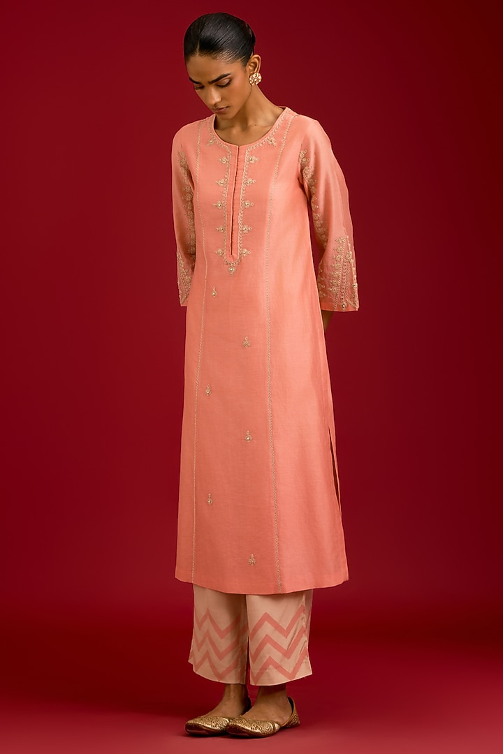 Pink Silk Chanderi Mirror Embroidered Kurta Set by Devnaagri at Pernia's Pop Up Shop