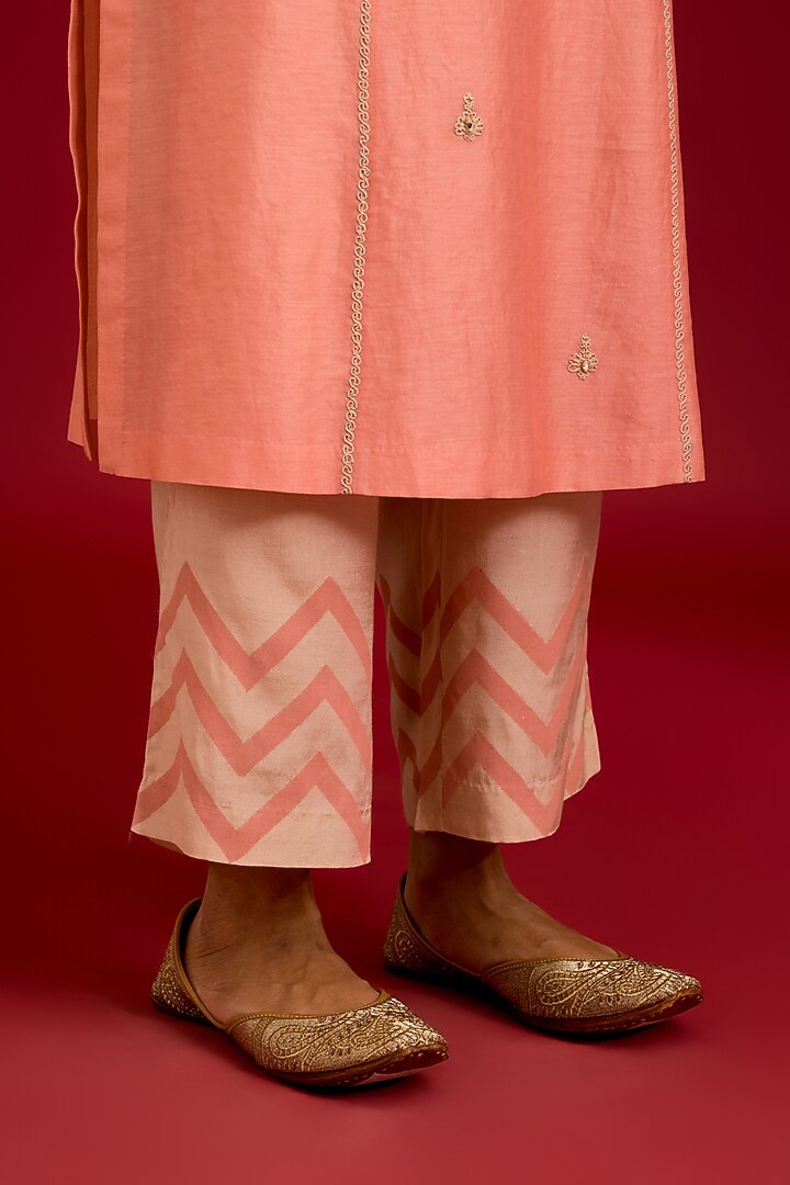 Pink Silk Chanderi Mirror Embroidered Kurta Set by Devnaagri at Pernia's Pop Up Shop