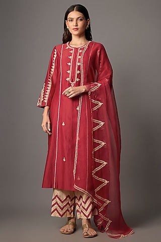 Red Silk Chanderi Sequins Embroidered Kurta Set by Devnaagri