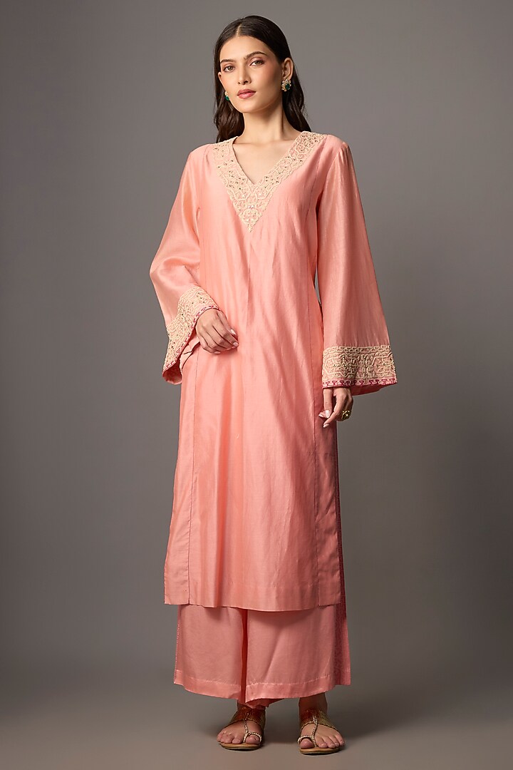 Peach Silk Chanderi Sequins Embroidered Kurta Set by Devnaagri at Pernia's Pop Up Shop