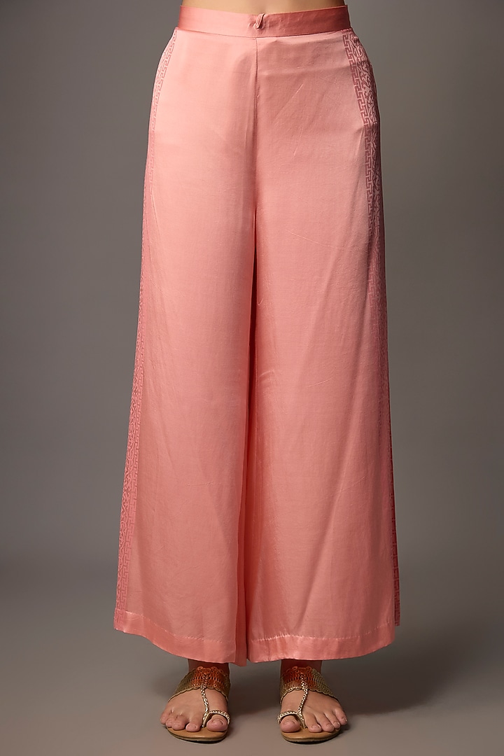 Peach Silk Chanderi Sequins Embroidered Kurta Set by Devnaagri at Pernia's Pop Up Shop