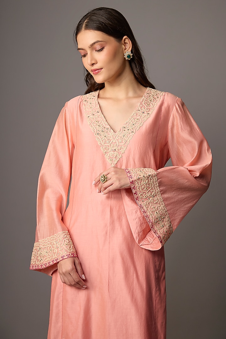 Peach Silk Chanderi Sequins Embroidered Kurta Set by Devnaagri at Pernia's Pop Up Shop