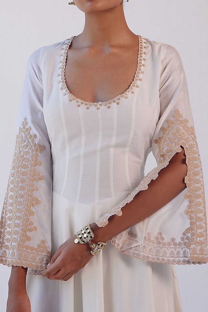 Ivory Embroidered Wedding Anarkali Set by Devnaagri at Pernia's Pop Up Shop