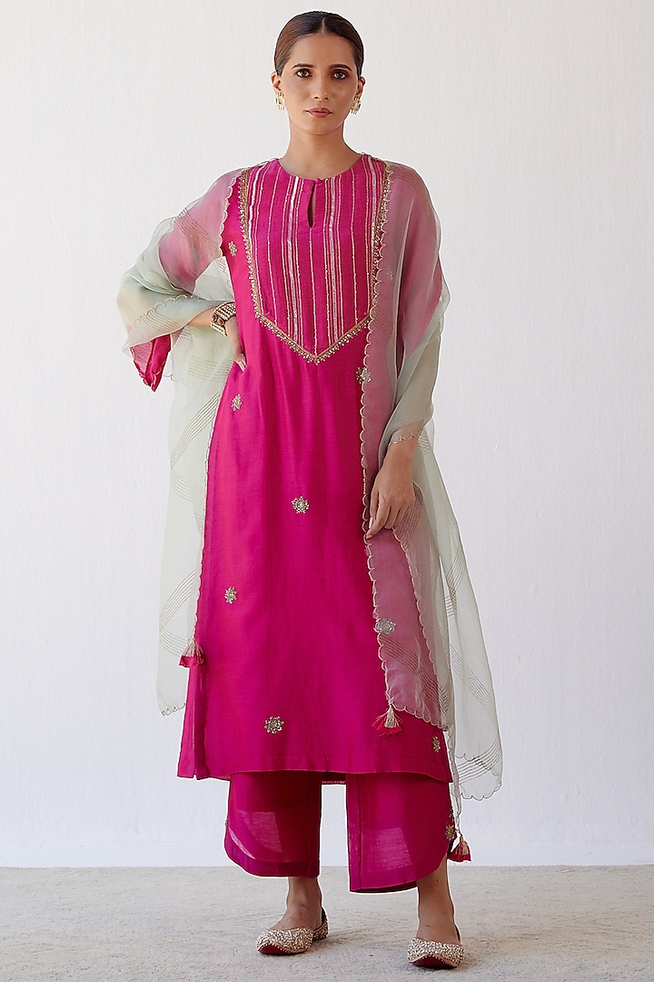 Fuchsia Sequins Embroidered Kurta Set by Devnaagri at Pernia's Pop Up Shop