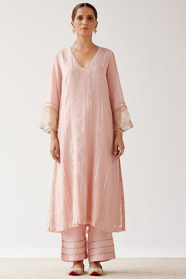 Blush Pink Embroidered Kurta Set by Devnaagri at Pernia's Pop Up Shop