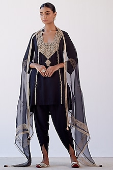 product-color-Black
