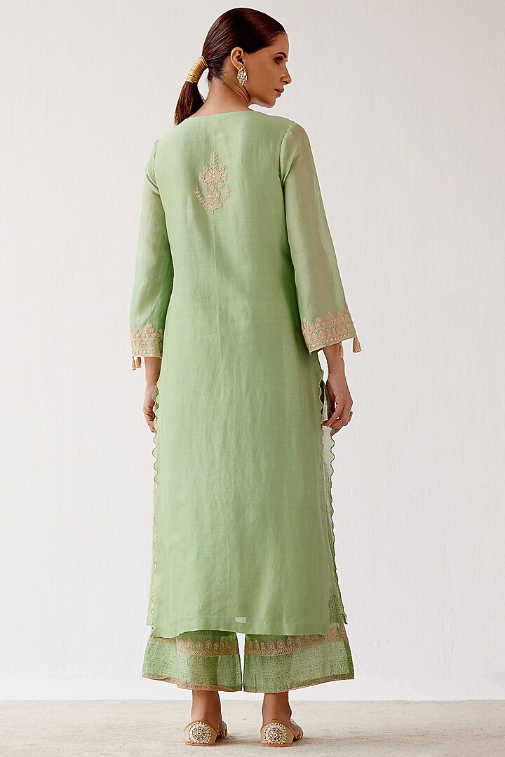 Green Embroidered Kurta Set by Devnaagri at Pernia's Pop Up Shop