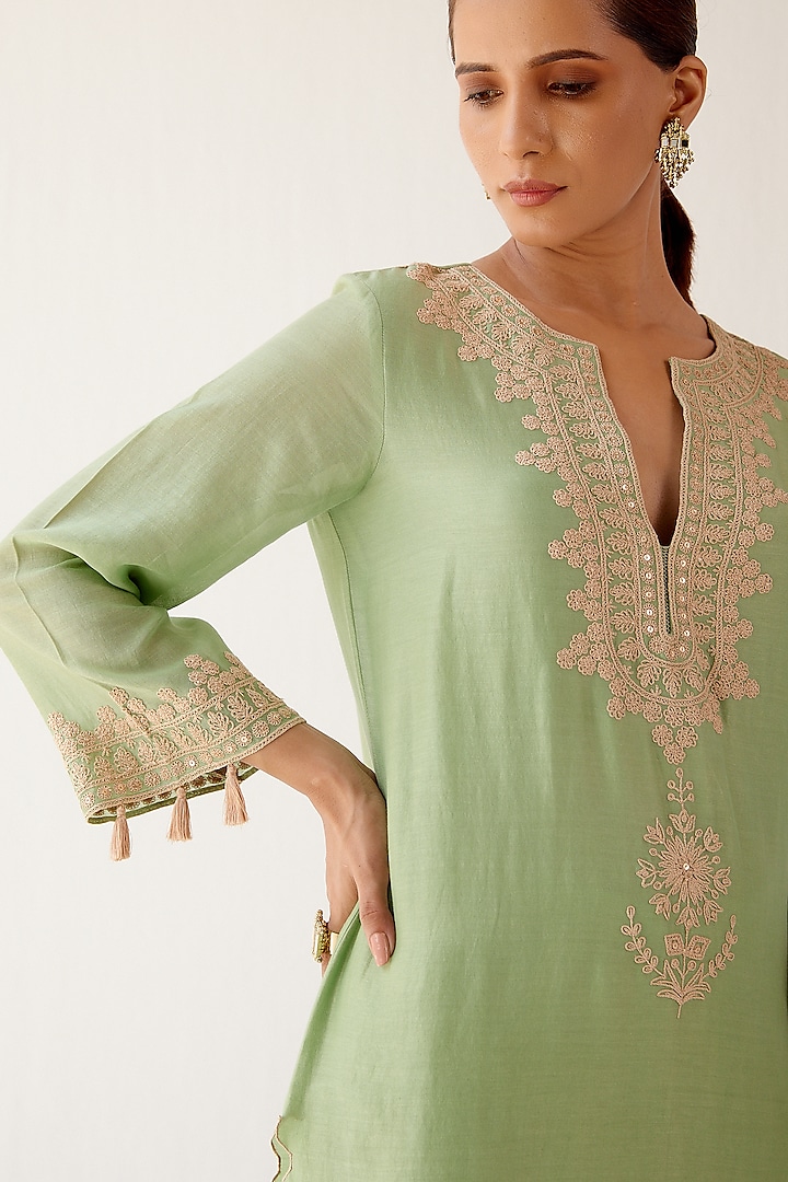 Green Embroidered Kurta Set by Devnaagri at Pernia's Pop Up Shop