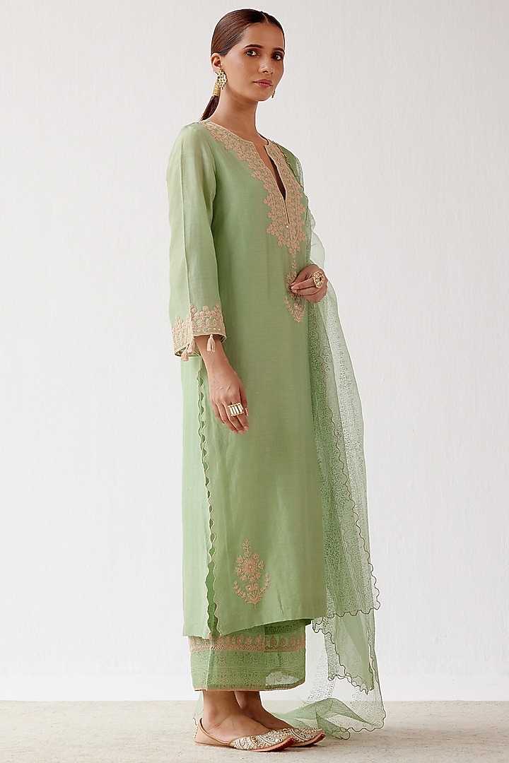 Green Embroidered Kurta Set by Devnaagri at Pernia's Pop Up Shop