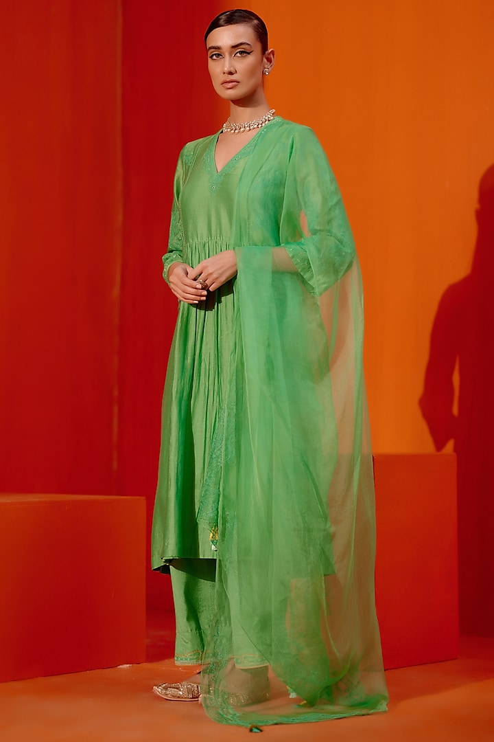 Green Silk Chanderi Dori Embellished Kurta Set by Devnaagri