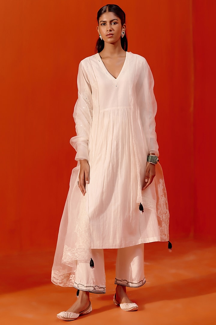 Ivory Silk Chanderi Dori Embellished Kurta Set by Devnaagri at Pernia's Pop Up Shop