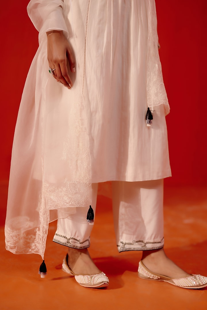 Ivory Silk Chanderi Dori Embellished Kurta Set by Devnaagri at Pernia's Pop Up Shop