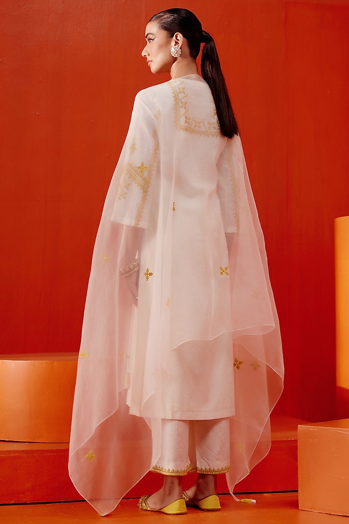 Ivory Chanderi Dori Embroidered Kurta Set by Devnaagri at Pernia's Pop Up Shop