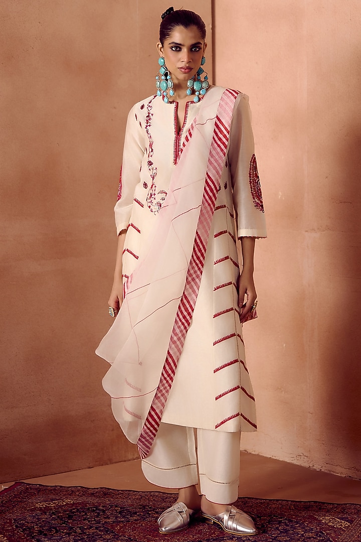 Ivory & Red Silk Chanderi Dori Embroidered Kurta Set by Devnaagri at Pernia's Pop Up Shop